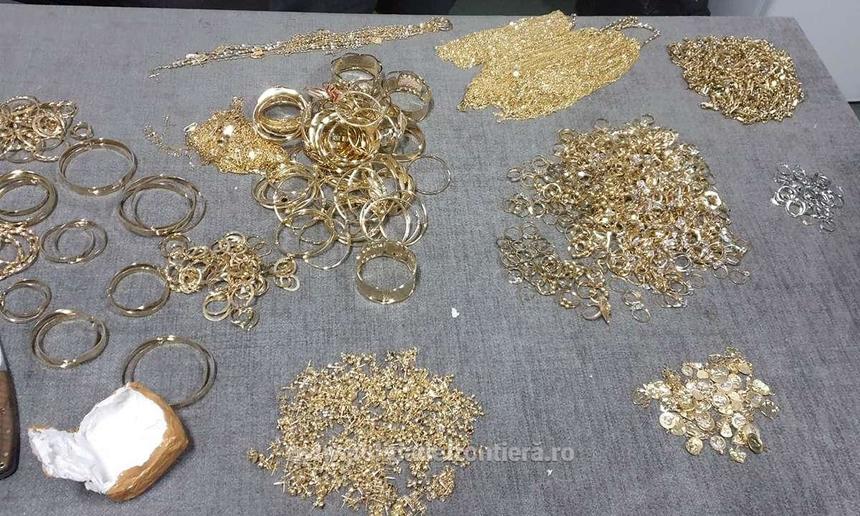 Peste cinci kilograme de bijuterii care par a fi din aur, în valoare de peste 1,2 milioane de lei, confiscate de poliţiştii de frontieră din Giurgiu