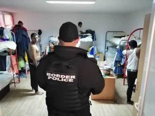 Timiş: Descinderi ale poliţiştilor de frontieră pentru prevenirea migraţiei ilegale/ Au fost depistate aproape 100 de persoane cazate în mai multe pensiuni