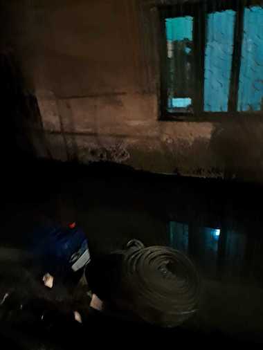 Hunedoara: Mai multe curţi şi pivniţe inundate, în urma ploilor/ Judeţul este sub Cod portocaliu hidrologic - FOTO, VIDEO