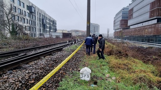 Timişoara: Bărbat mort, găsit pe calea ferată/ A fost surprins de o locomotivă/ Poliţiştii au deschis dosar penal - FOTO
