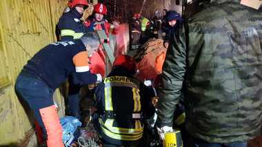 Dolj: Bărbat de 31 de ani, mort după ce un mal de pământ s-a surpat peste el