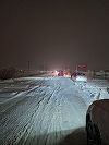 UPDATE - Microbuze cu muncitori şi autoturisme, blocate în judeţul Buzău din cauza ninsorii / Se intervine pentru deszăpezire pe mai multe tronsoane de drum / Circulaţie închisă sau restricţionată / Zeci de maşini, blocate pe DN 2 C