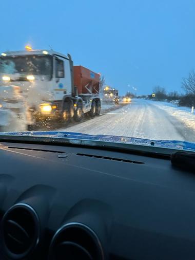 UPDATE - Circulaţia pe DN 2 a fost redeschisă pentru autovehiculele cu masa mai mică de 3,5 tone/ Sunt închise 12 drumuri naţionale - situaţia la ora 16.00