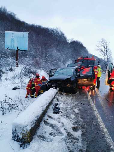 Braşov: Şapte răniţi, în urma unui accident rutier produs pe DN 13  la ieşirea din localitatea Măieruş