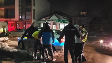 UPDATE - Doi tineri reţinuţi în dosare de furt au evadat din arestul Poliţiei Vrancea, fiind căutaţi în tot judeţul/ Ei au fost prinşi în municipiul Focşani - FOTO