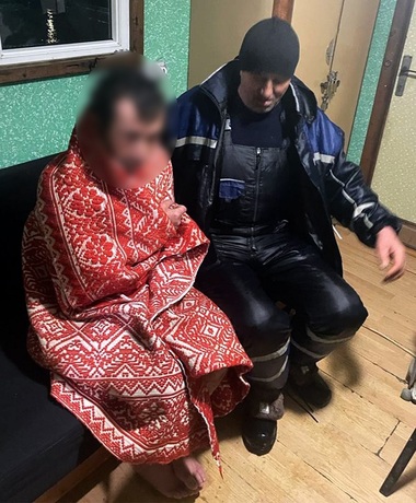Poliţiştii de frontieră au salvat două persoane care s-au răsturnat cu o ambarcaţiune, în zona localităţii Cernavodă/ Acestea au reuşit să ajungă la mal, într-o pădure, de unde au fost recuperate de echipele de intervenţie - FOTO
