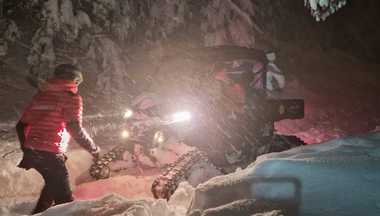 Sibiu: Treizeci de turişti cazaţi în staţiunea Păltiniş, evacuaţi din cauza căderilor masive de zăpadă 
