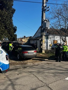 Poliţist local din Timişoara, lovit cu maşina de un şofer care parcase pe o stradă pietonală/ Agentul a fost rănit la picioare şi a fost transportat la spital