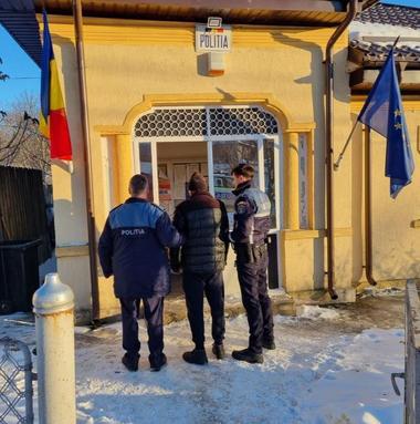 Vrancea: Un bărbat a furat pensia unei femei şi a fugit / Suspectul a fost prins în gara din Adjud