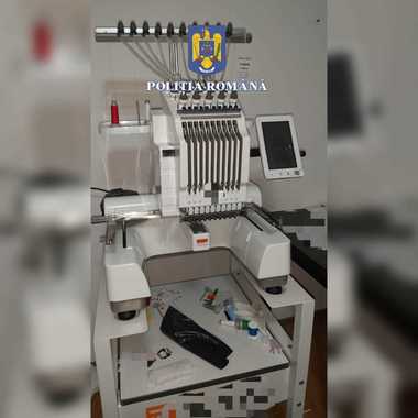 Caraş-Severin: Percheziţii la persoane suspectate de contrafacerea de produse de îmbrăcăminte