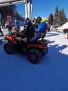 Braşov: Amendă de 2.000 de lei pentru un bărbat care a intrat cu un ATV pe o pârtie şi se plimba printre schiori - VIDEO