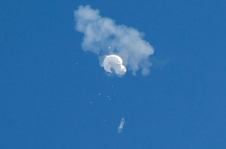  MApN - Ţintă aeriană de dimensiuni mici, asemănătoare unui balon meteorologic, detectată în spaţiul aerian al României / Echipajele a două aeronave trimise în zonă nu au confirmat prezenţa ţintei 