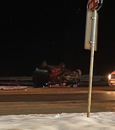 Braşov: Un tânăr de 18 ani a murit într-un accident rutier după ce două maşini s-au ciocnit într-o intersecţie