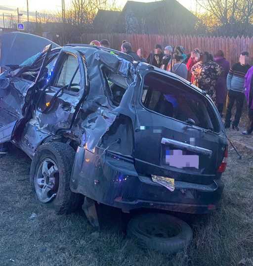 Ialomiţa: O persoană a murit şi alte două au fost rănite după ce un autoturism şi un TIR s-au ciocnit, pe DN 2 - FOTO