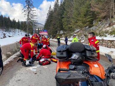 UPDATE - Alba: Femeie grav rănită, după ce s-a răsturnat cu un ATV în zona unei pârtii/ Ea a fost transportată cu elicopterul SMURD la Spitalul Judeţean din Oradea - FOTO, VIDEO