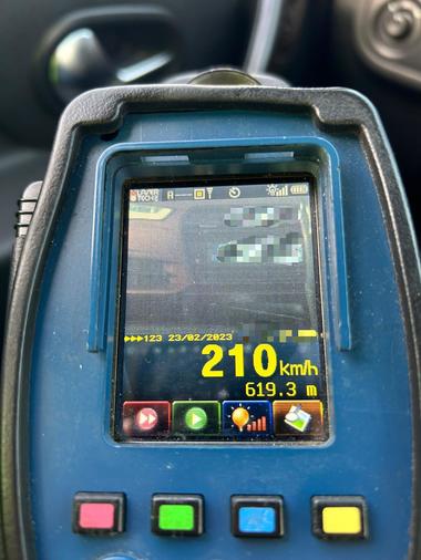 Şofer prins cu 210 kilometri la oră pe A 3 / I-a fost suspendat permisul, cu efect imediat