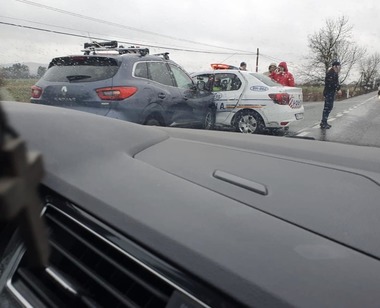 Bistriţa-Năsăud: Patru răniţi, între care un copil de 10 ani, într-un accident rutier produs pe DN 17 în care a fost implicată şi o autospecială a Poliţiei - FOTO, VIDEO
