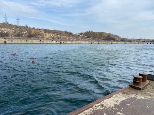 O barjă încărcată cu 1100 de tone de nisip s-a scufundat pe canalul Poarta Albă – Midia Năvodari/ Nu există urme de poluare şi nici nu a fost afectat traficul în zonă 
