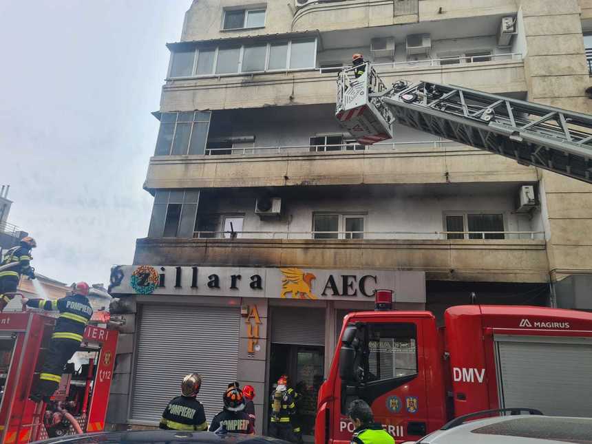 Incendiu la un bloc din Bucureşti – 12 persoane au fost evacuate