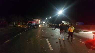 UPDATE - Accident cu trei maşini în Vrancea – Traficul pe DN 2, la Urecheşti, este blocat / O femeie, grav rănită / Cum s-a produs evenimentul