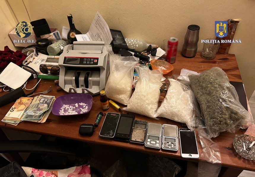 Zeci de kilograme de droguri, găsite în urma unor percheziţii la traficanţi din Bistriţa-Năsăud şi Maramureş/ Stupefiantele erau vândute în Cluj şi Bistriţa-Năsăud