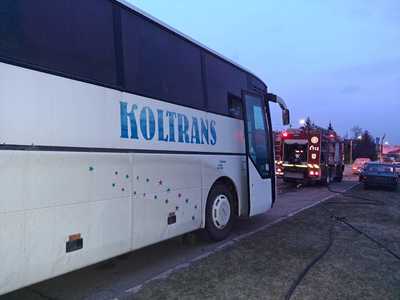Miercurea Ciuc: Roata unui autocar care transporta 33 de copii şi 4 cadre didactice a luat foc