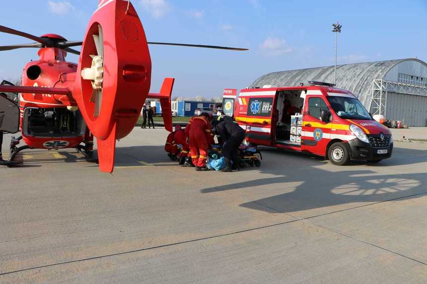 Român aflat în stare gravă în Bulgaria, transportat cu un elicopter SMURD la un spital din Bucureşti / Bărbatul a suferit intoxicaţie cu etilenglicol
