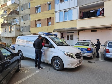 Alba: Bărbatul care şi-a spânzurat băiatul de un an şi apoi s-a sinucis a lăsat un mesaj pe o reţea de socializare cu puţin timp înainte de crimă
