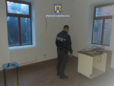 Peste 40 de percheziţii într-un dosar de înşelăciune în domeniul contractării de mobilă la comandă cu un prejudiciu de aproximativ 4 milioane de lei - FOTO