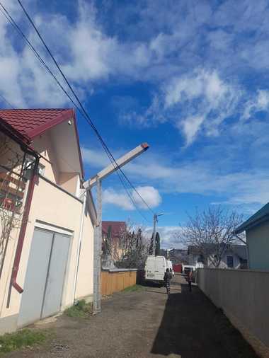 Harghita: Peste 2.000 de familii, fără energie electrică din cauza vântului şi a ninsorii / Judeţul este sub cod galben de precipitaţii şi vânt până la ora 23