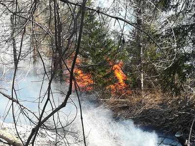 Prahova: Zece hectare de teren situate în apropierea oraşului Comarnic, cuprinse de un incendiu. Zeci de pompieri şi jandarmi intervin - FOTO, VIDEO