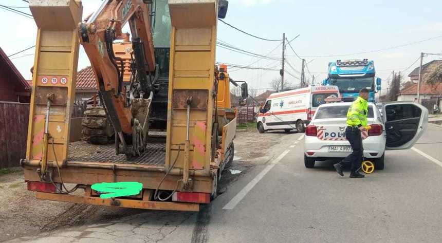 Vâlcea: Pieton de 91 de ani, mort după ce a fost lovit pe o trecere de pietoni de un camion / Vehiculul a lovit un stâlp de electricitate, firele fiind căzute pe carosabil - FOTO