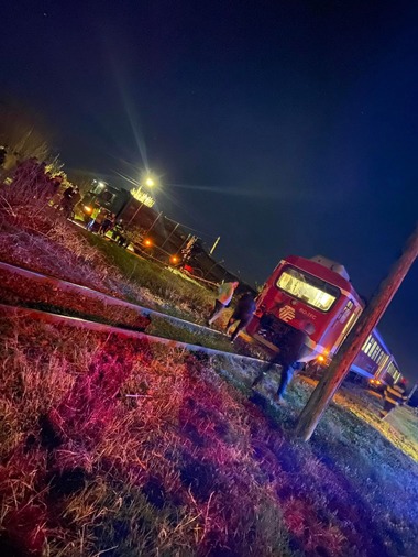 UPDATE - Prahova: Accident feroviar în care a fost implicat un tren cu 50 de pasageri. Traficul pe calea ferată, blocat/ Trenul aparţine unui operator privat