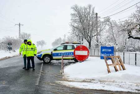 Patru sectoare de drum naţional, în continuare închise din cauza zăpezii


