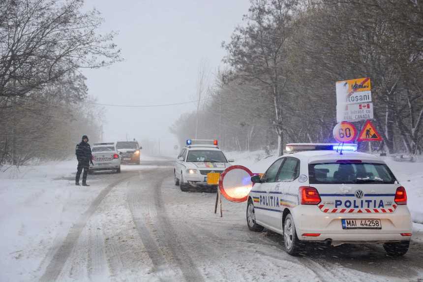 Infotrafic, situaţia drumurilor închise din cauza zăpezii la ora 22.00  