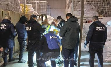 O cantitate de 180 de tone de deşeuri din haine second-hand, găsită în urma unor percheziţii în judeţul Prahova - VIDEO
