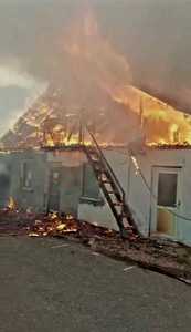 Giurgiu: Clădire a Târgului din localitatea Călugăreni şi un magazin, distruse de un incendiu - VIDEO
