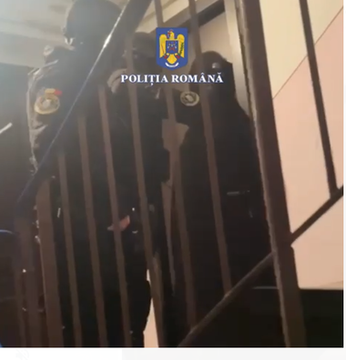 
Iaşi: Percheziţii la persoane suspectate că au luat parte la un scandal, la ieşirea dintr-un club / Trei bărbaţi şi două femei, audiaţi