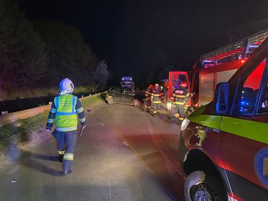 Accident în Bistriţa, două persoane fiind rănite / Apel la 112 efectuat prin sistemul E-call