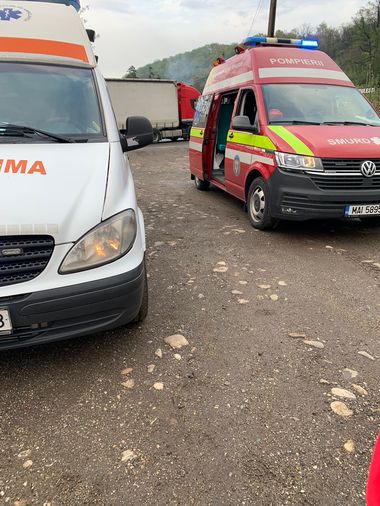 UPDATE - Argeş: Accident între 3 maşini, pe DN 7 / Un bărbat de 31 de ani a acuzat dureri în piept în urma evenimentului şi la scurt timp a murit / Cum s-a produs evenimentul