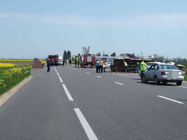 UPDATE - Plan Roşu de Intervenţie în Teleorman, după un accident pe DN 6 / Un microbuz şi o maşină s-au ciocnit / 9 persoane, între care şi un minor, transportate la spital  / Traficul reluat - FOTO