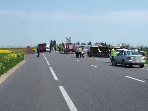 UPDATE - Plan Roşu de Intervenţie în Teleorman, după un accident pe DN 6 / Un microbuz şi o maşină s-au ciocnit / 9 persoane, între care şi un minor, transportate la spital  / Traficul reluat - FOTO