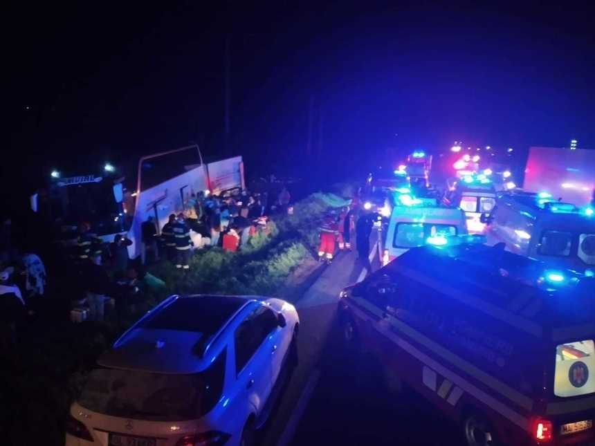 Vrancea: Doi răniţi şi şase persoane cu atac de panică, într-un accident rutier în care a fost implicat un autocar cu 44 de pasageri / Oamenii se îndreptau către Republica Moldova