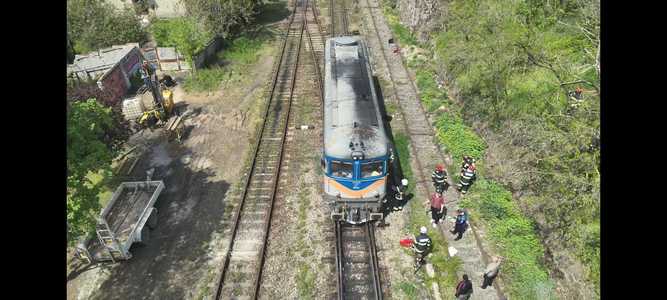 UPDATE - Bihor: Incendiu la locomotiva unui marfar, care tracta 22 de vagoane încărcate cu motorină / Cauza incidentului 