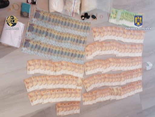 Peste două kilograme de droguri de mare risc, găsite în urma unei percheziţii domiciliare în Mamaia Nord/ O persoană a fost reţinută
