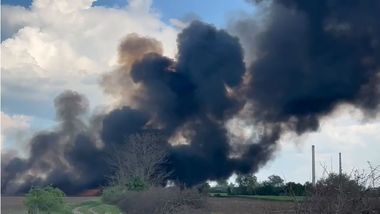 Incendiu cu degajări mari de fum în municipiul Arad / Intervin pompierii - VIDEO
