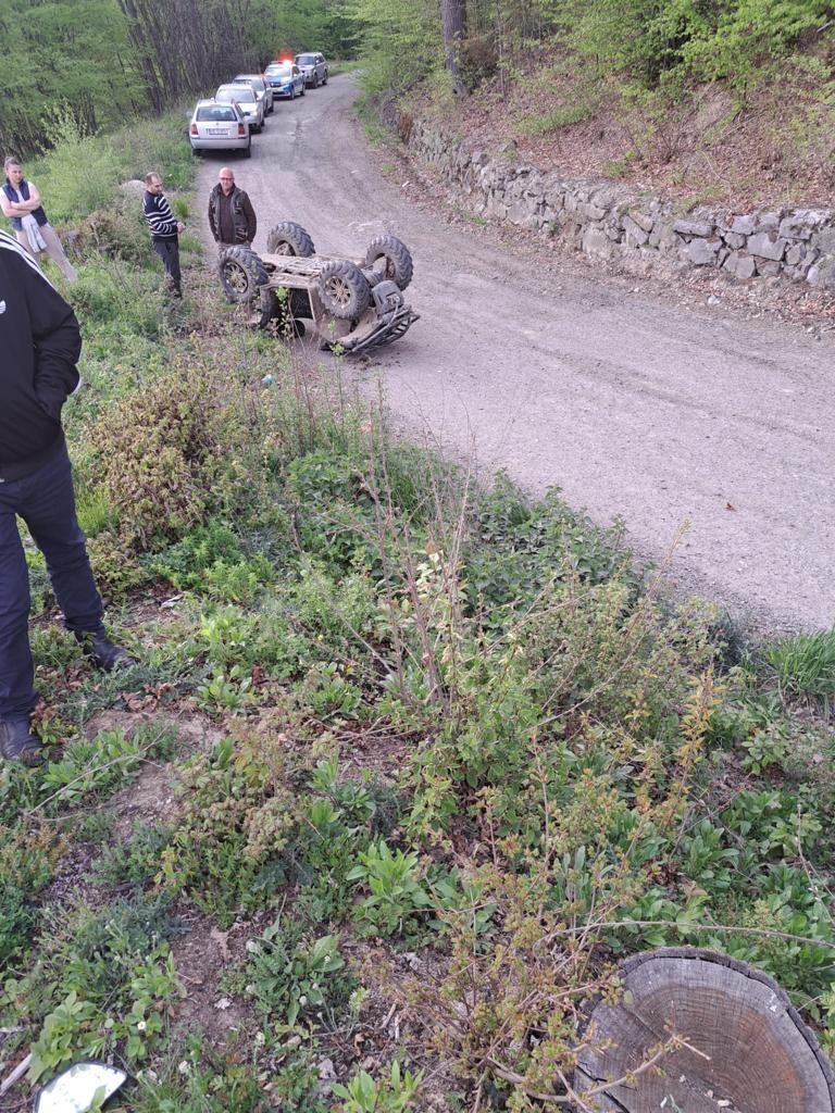 Arad: Un bărbat a murit, după ce s-a răsturnat cu un ATV / Nu purta casca de protecţie - FOTO
