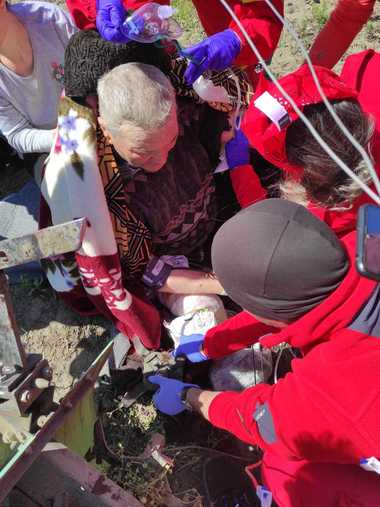 Iaşi: Un bărbat şi-a retezat gamba piciorului drept după ce a manevrat greşit motocoasa. A fost adus cu elicopterul SMURD la un spital din municipiu
