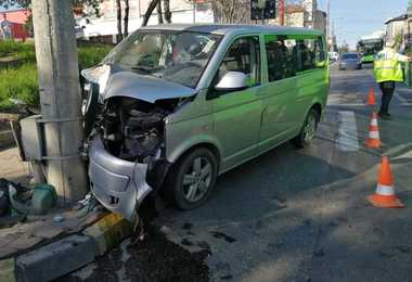 Suceava: Cinci răniţi, între care patru copii, în urma unui accident rutier