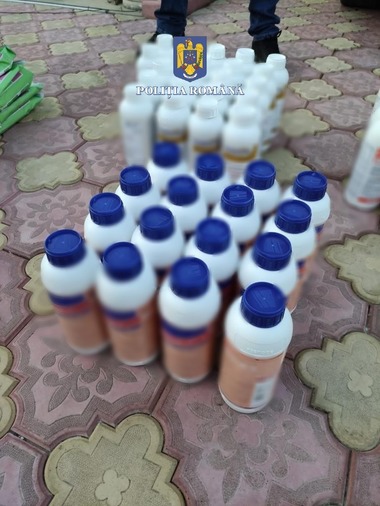 Trei bărbaţi din Ilfov şi Buzău, cercetaţi după ce ar fi utilizat sau revândut substanţe toxice, în special pentru coacerea prematură a legumelor cultivate în solarii - VIDEO